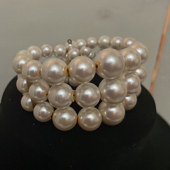 4” x 1.5” 3-row lustrous white simulated pearl angled cuff bracelet - Picture 5 of 10